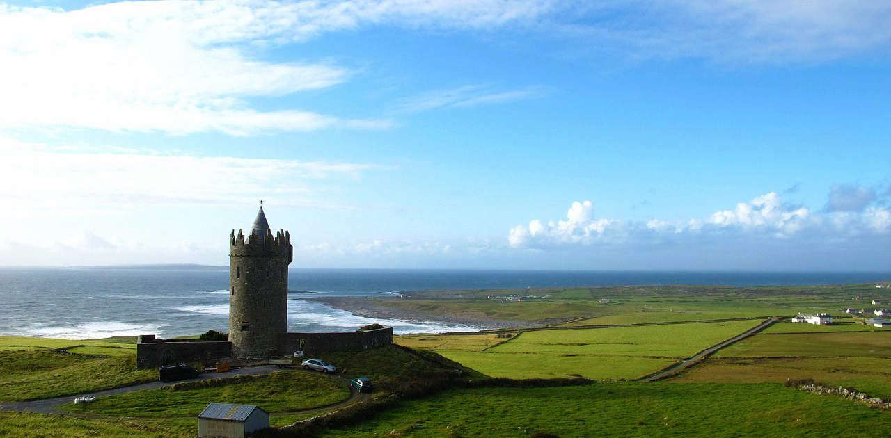 Burg an Irlands Küste