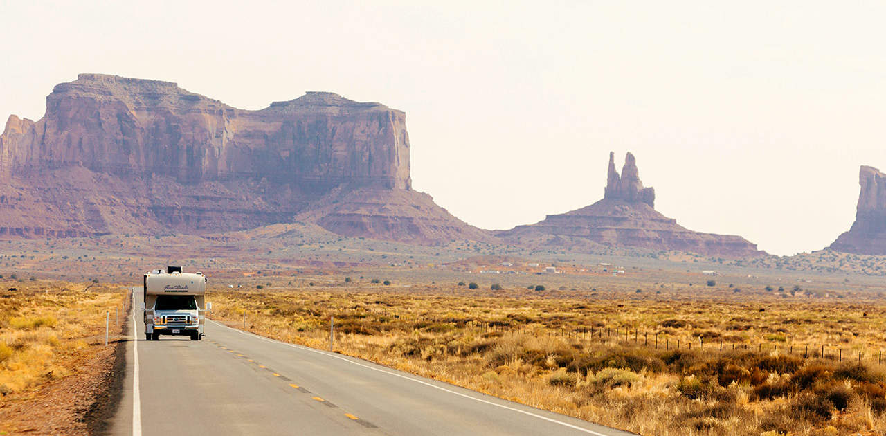 Camper im Monument Valley in Amerika