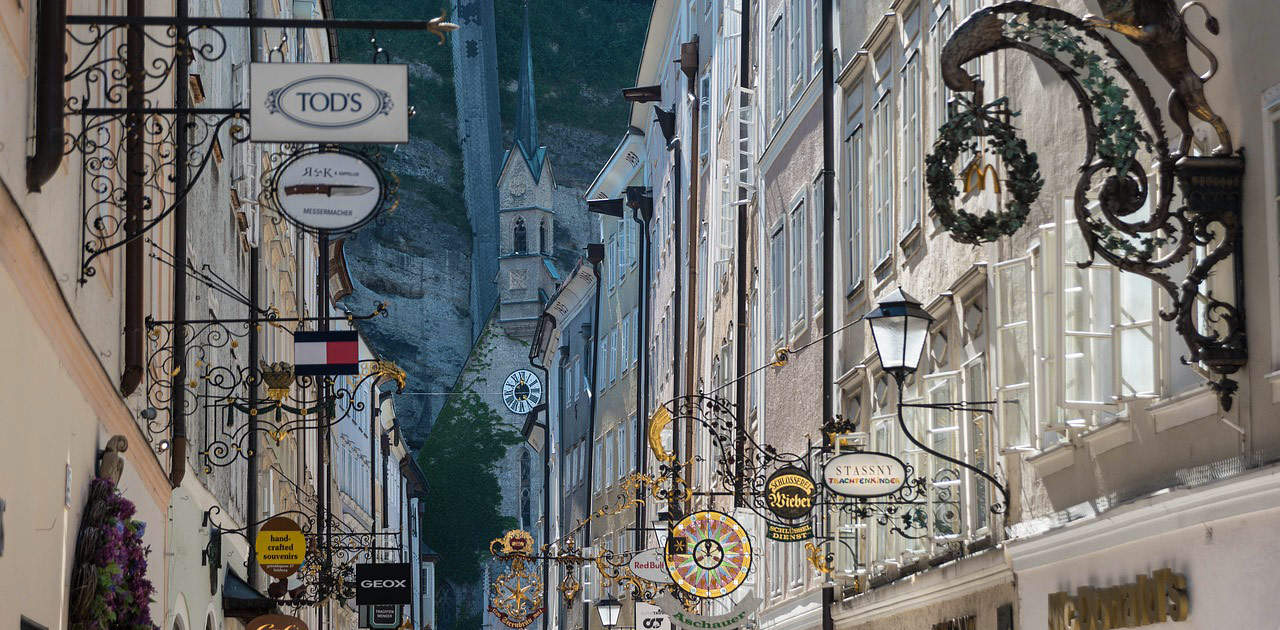 Getreidegasse in der Altstadt von Salzburg