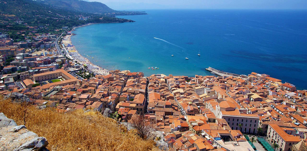 Blick auf Cefalù