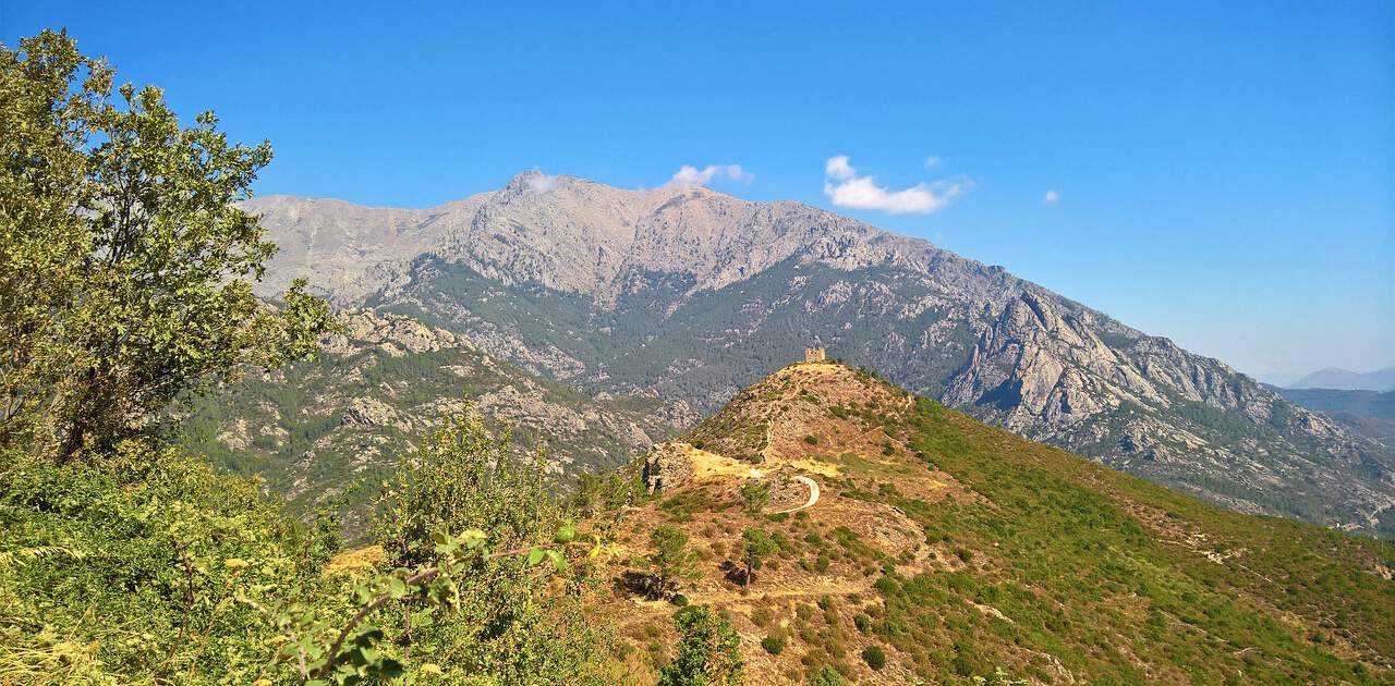 Blick auf das Gebirge von Korsika