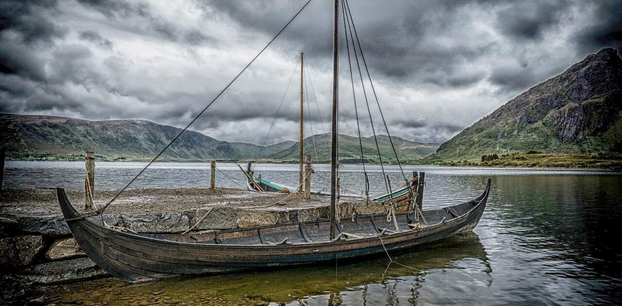 Altes Wikinger Boot in den Lofoten