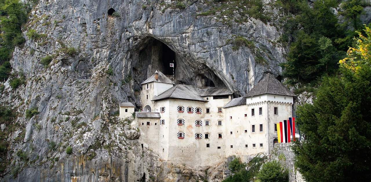 Höhlenburg Lueg in Predjama