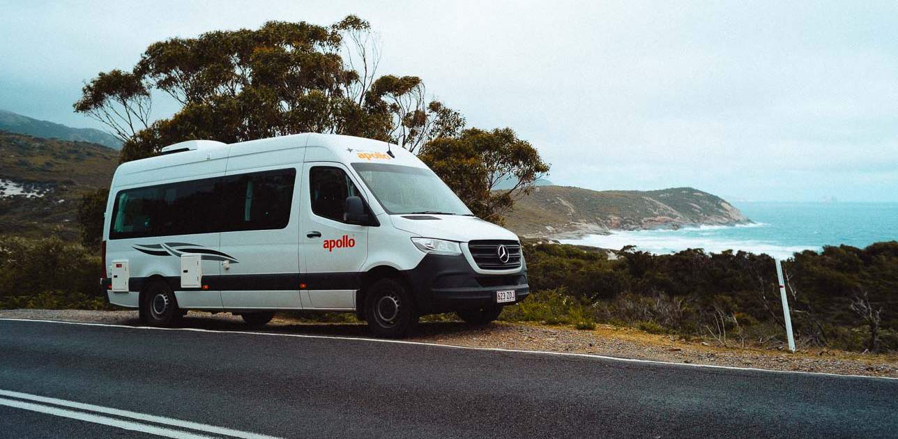 Apollo Camper am Straßenrand