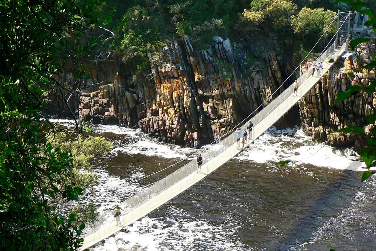 Hängebrücke an der Storms River Mündung im Tsitsikamma Nationalpark