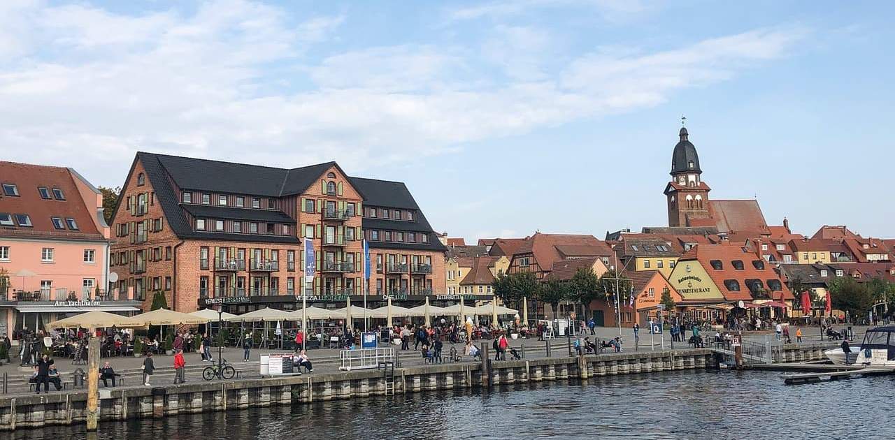 Blick auf der Marienkirche in Waren