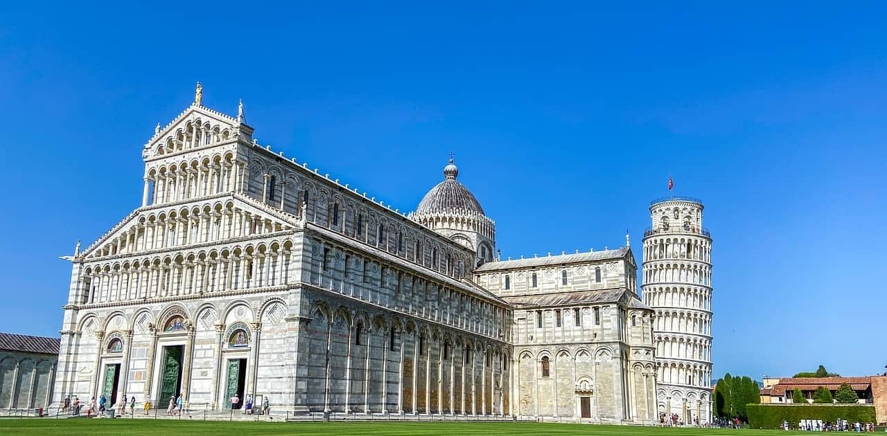 Blick auf die Kathedrale von Pisa und den schiefen Turm